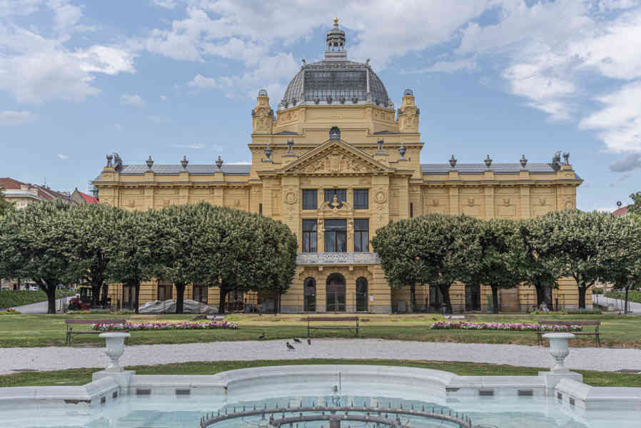 Croacia - Zagreb 34 - Pabellón del Arte.jpg
